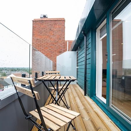 Luxe & Stylish 1 & 2 Bed Flats Near Heathrow, Legoland, & Windsor Слау Экстерьер фото