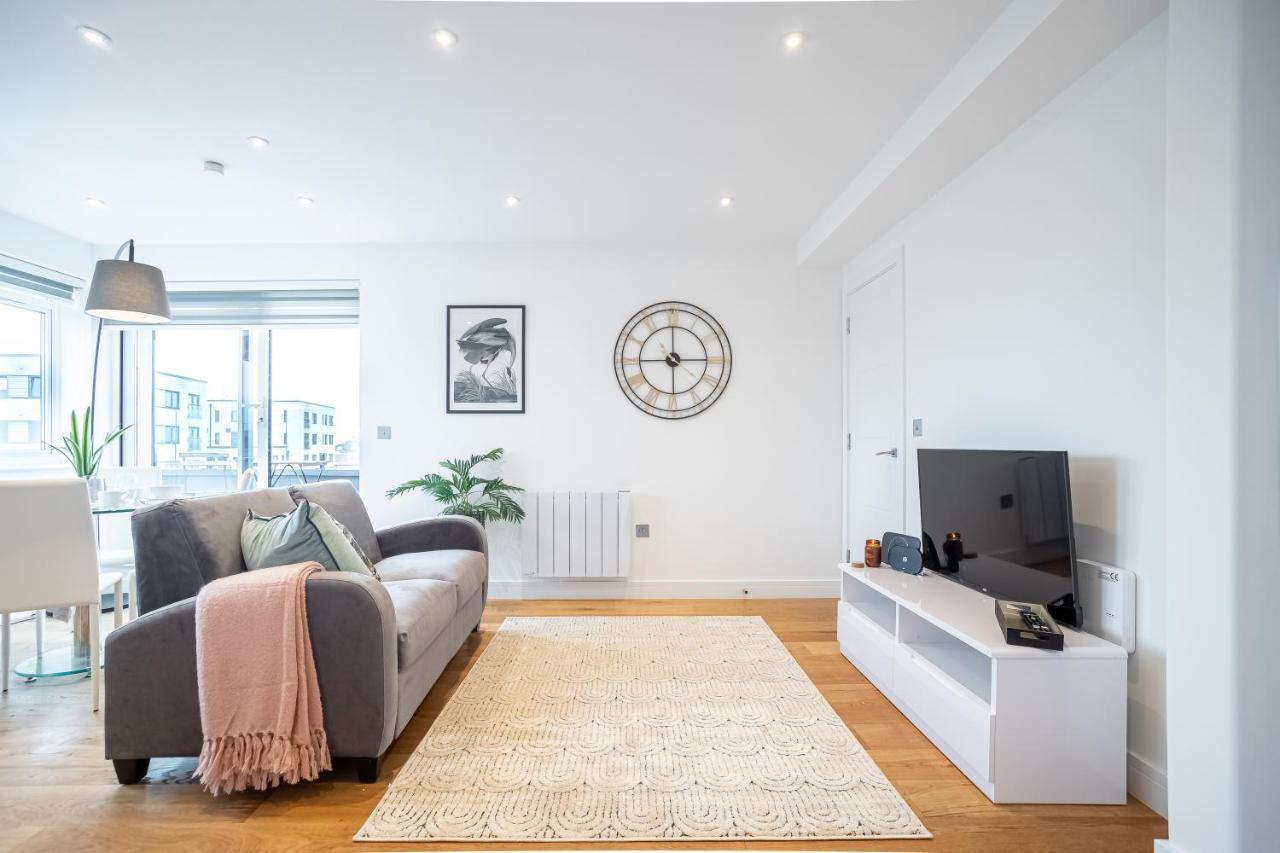 Luxe & Stylish 1 & 2 Bed Flats Near Heathrow, Legoland, & Windsor Слау Экстерьер фото