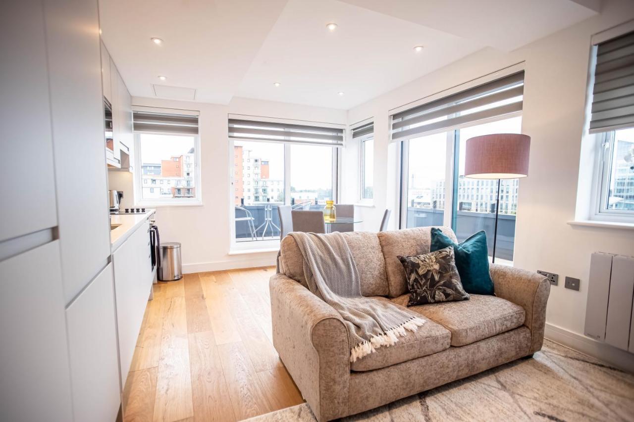 Luxe & Stylish 1 & 2 Bed Flats Near Heathrow, Legoland, & Windsor Слау Экстерьер фото