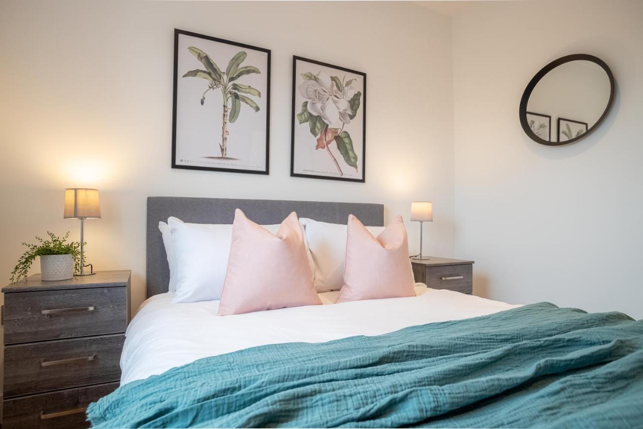 Luxe & Stylish 1 & 2 Bed Flats Near Heathrow, Legoland, & Windsor Слау Экстерьер фото