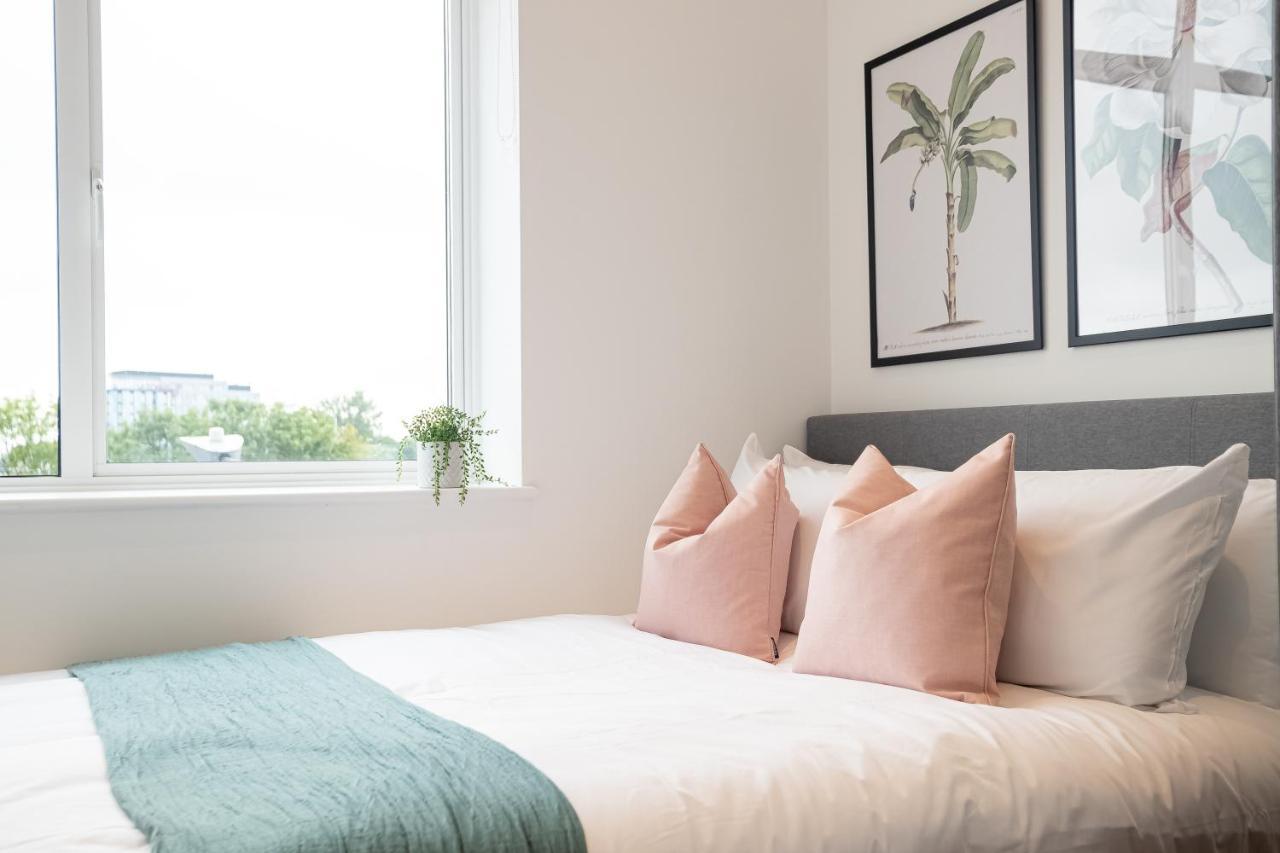 Luxe & Stylish 1 & 2 Bed Flats Near Heathrow, Legoland, & Windsor Слау Экстерьер фото