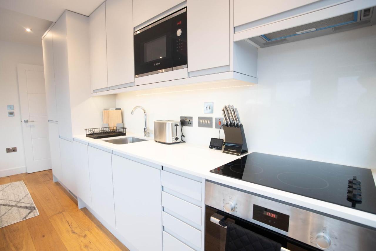 Luxe & Stylish 1 & 2 Bed Flats Near Heathrow, Legoland, & Windsor Слау Экстерьер фото
