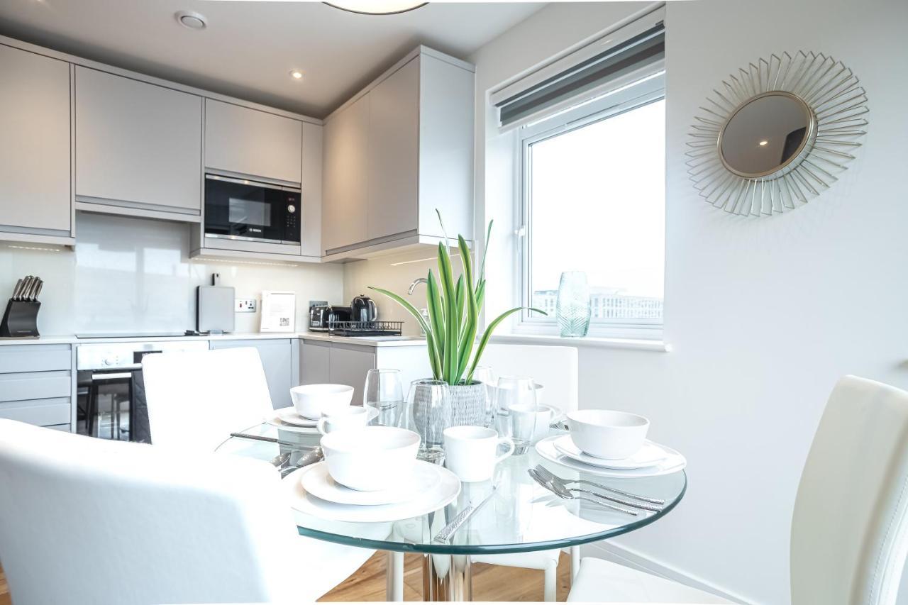 Luxe & Stylish 1 & 2 Bed Flats Near Heathrow, Legoland, & Windsor Слау Экстерьер фото