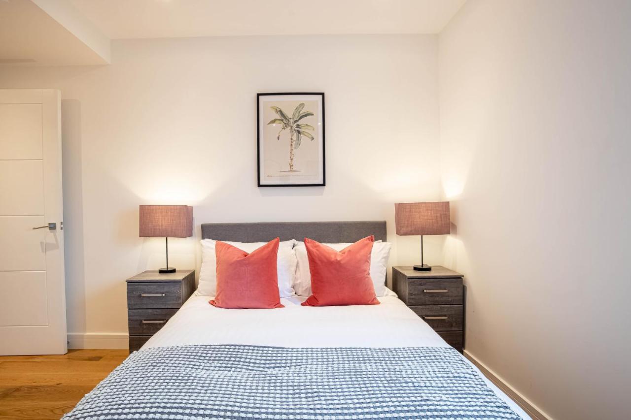 Luxe & Stylish 1 & 2 Bed Flats Near Heathrow, Legoland, & Windsor Слау Экстерьер фото