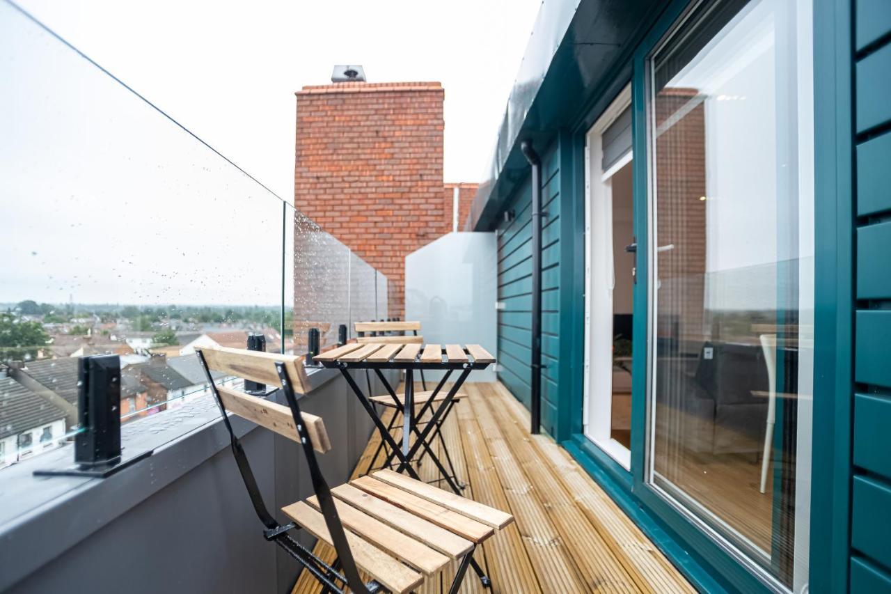 Luxe & Stylish 1 & 2 Bed Flats Near Heathrow, Legoland, & Windsor Слау Экстерьер фото