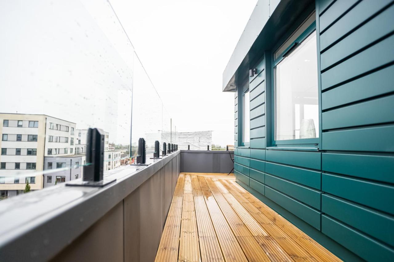 Luxe & Stylish 1 & 2 Bed Flats Near Heathrow, Legoland, & Windsor Слау Экстерьер фото